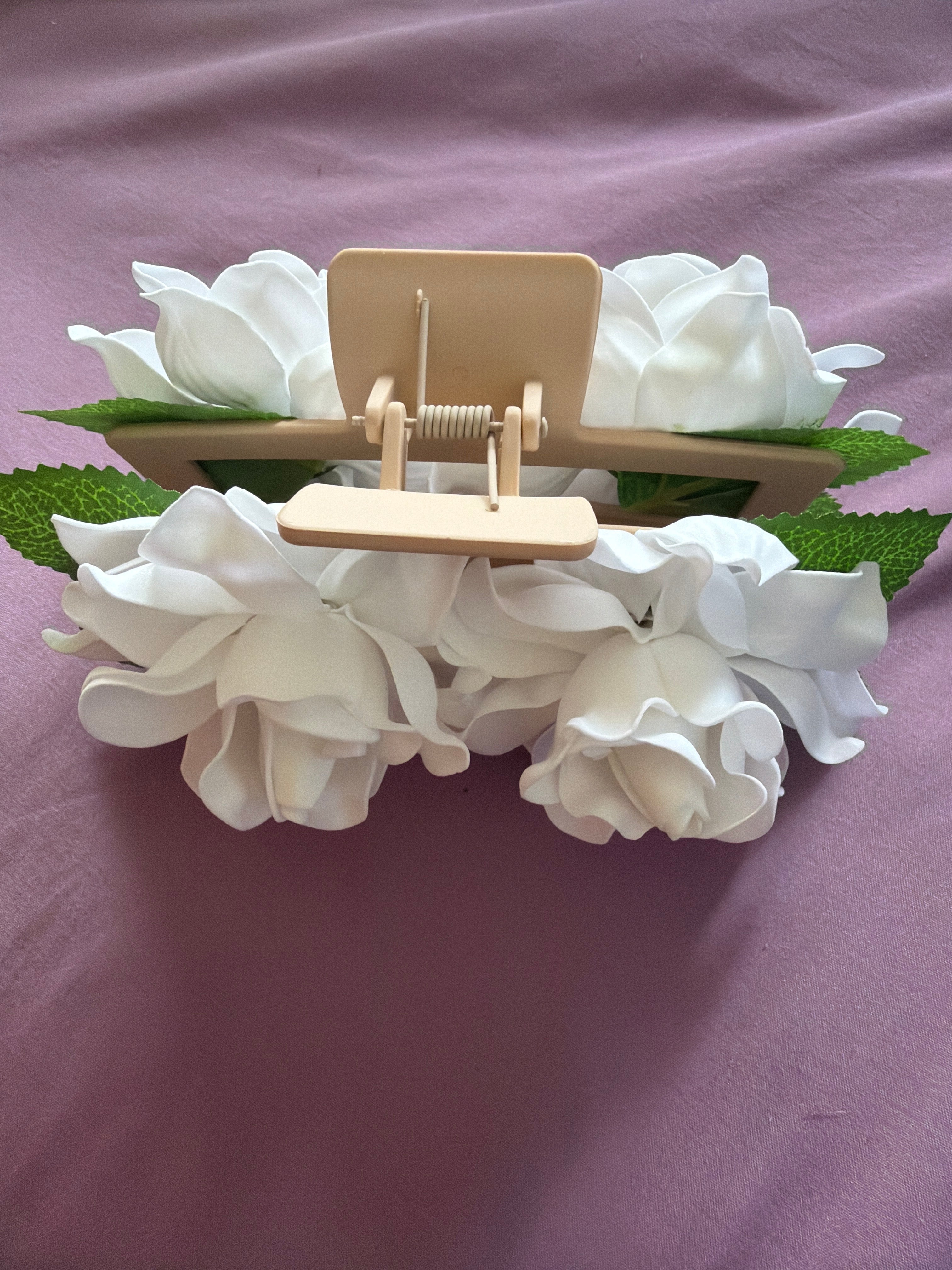 Beige claw clip Pua Kiele